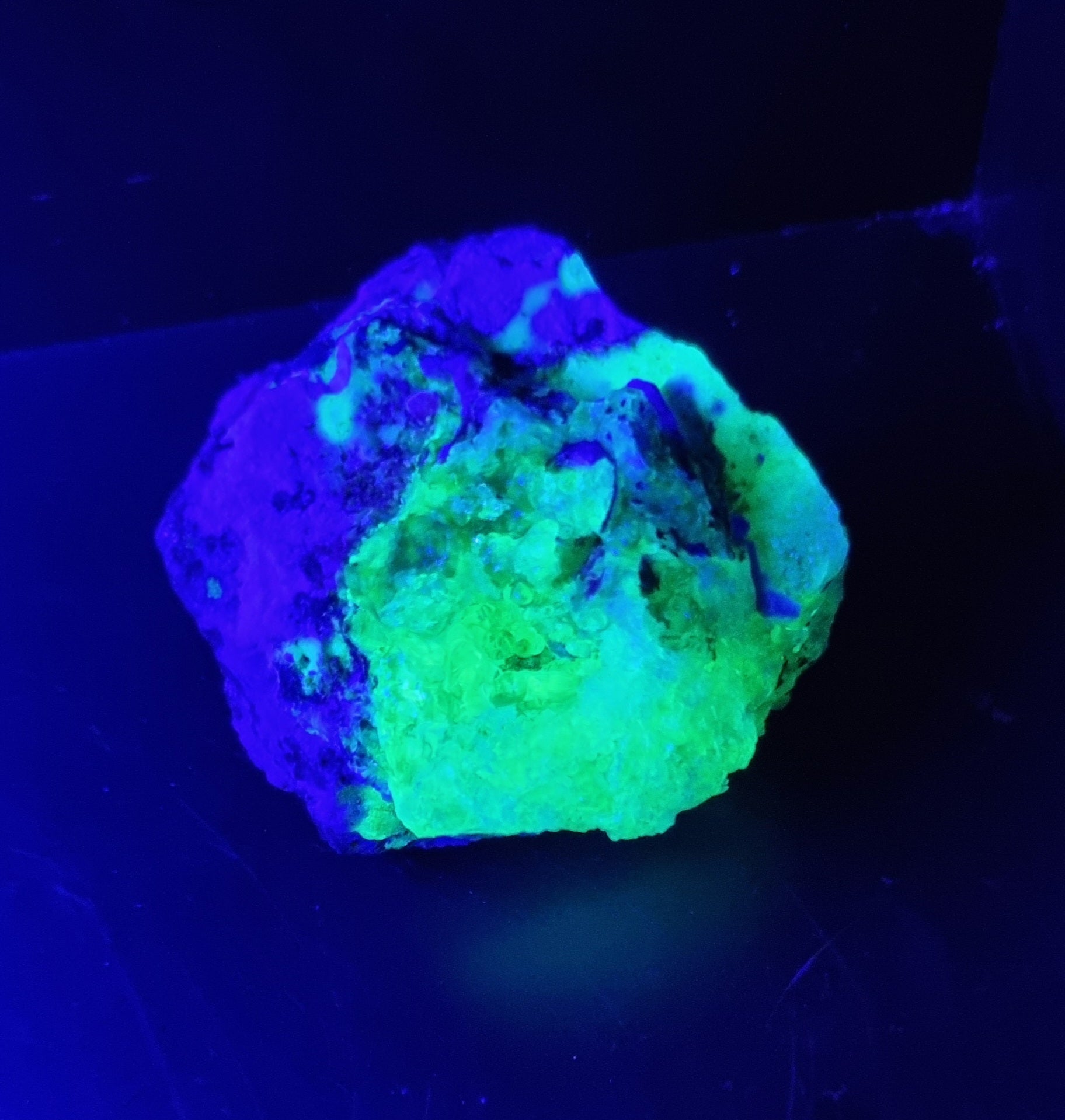 Hyalite opal fluorite feldspar and quartz - Erongo Mountain Namibia - 53grams - FLUORESCENT