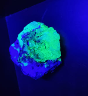 Hyalite opal fluorite feldspar and quartz - Erongo Mountain Namibia - 53grams - FLUORESCENT