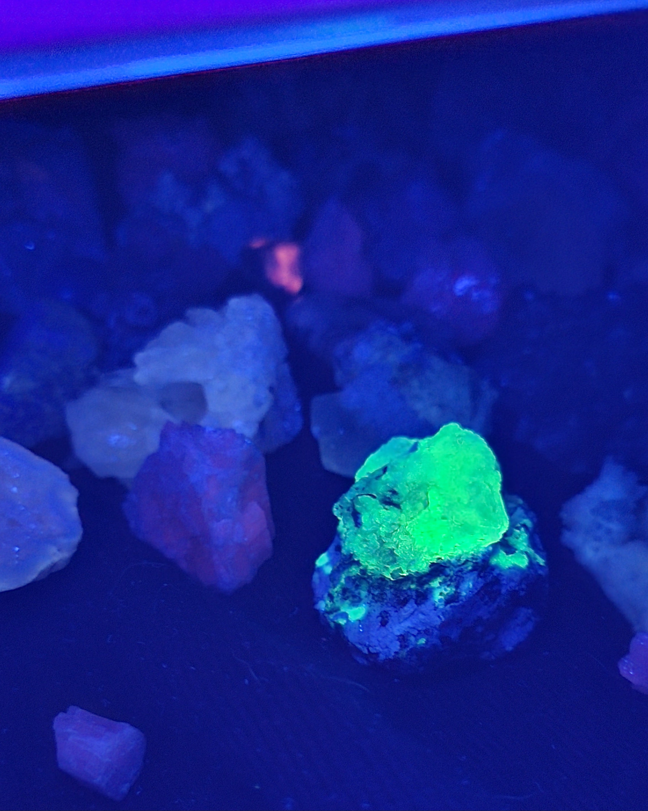 Hyalite opal fluorite feldspar and quartz - Erongo Mountain Namibia - 53grams - FLUORESCENT