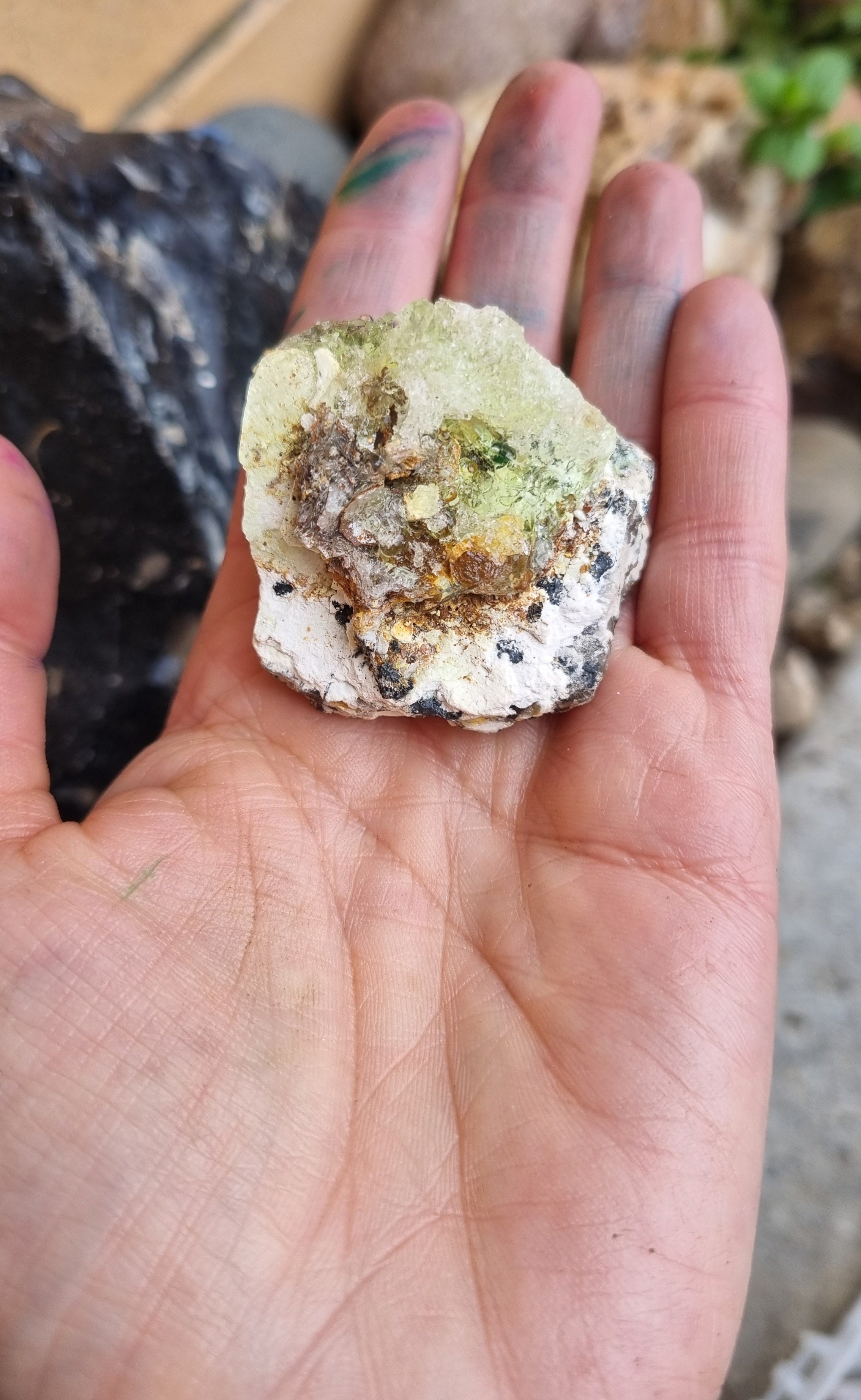 Hyalite opal fluorite feldspar and quartz - Erongo Mountain Namibia - 53grams - FLUORESCENT