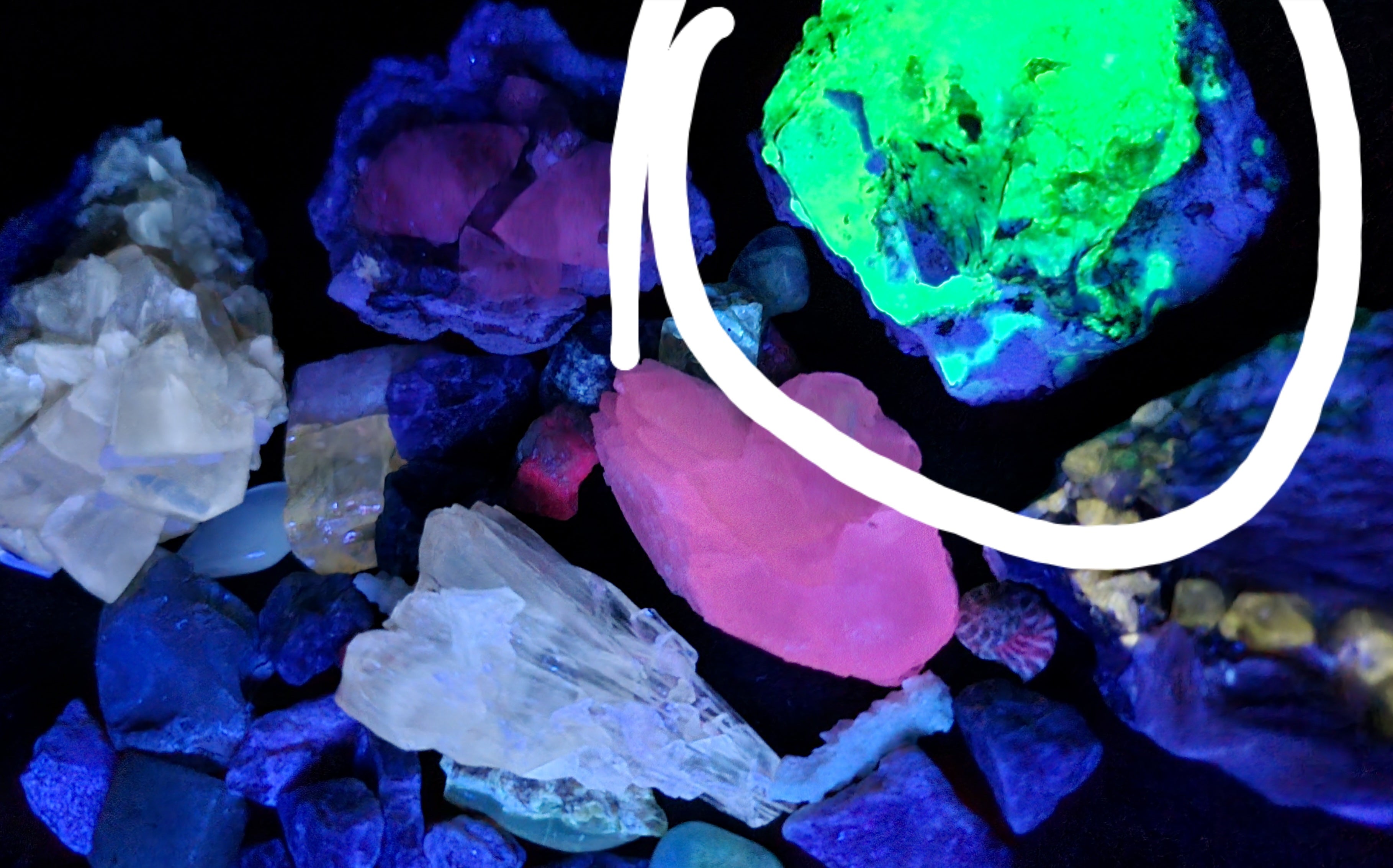 Hyalite opal fluorite feldspar and quartz - Erongo Mountain Namibia - 53grams - FLUORESCENT