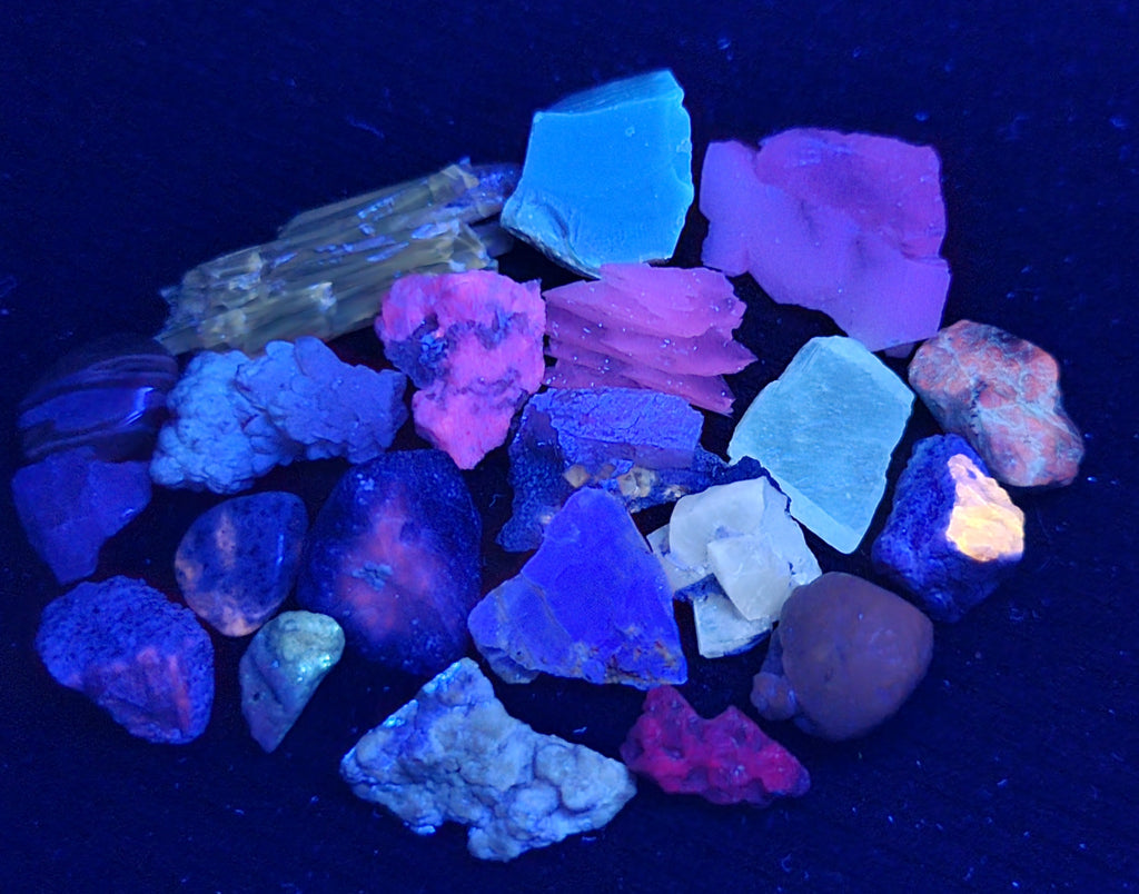 Fluorescent UV reactive mineral mini collection 21pc