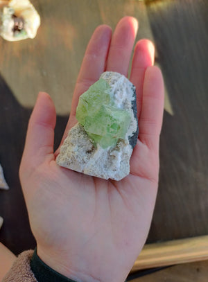 Green Apophyllite + mordonite - Zeolite specimen - 98g