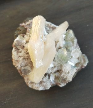 Stilbite + Apophyllite + mordenite - Zeolite specimen -142g