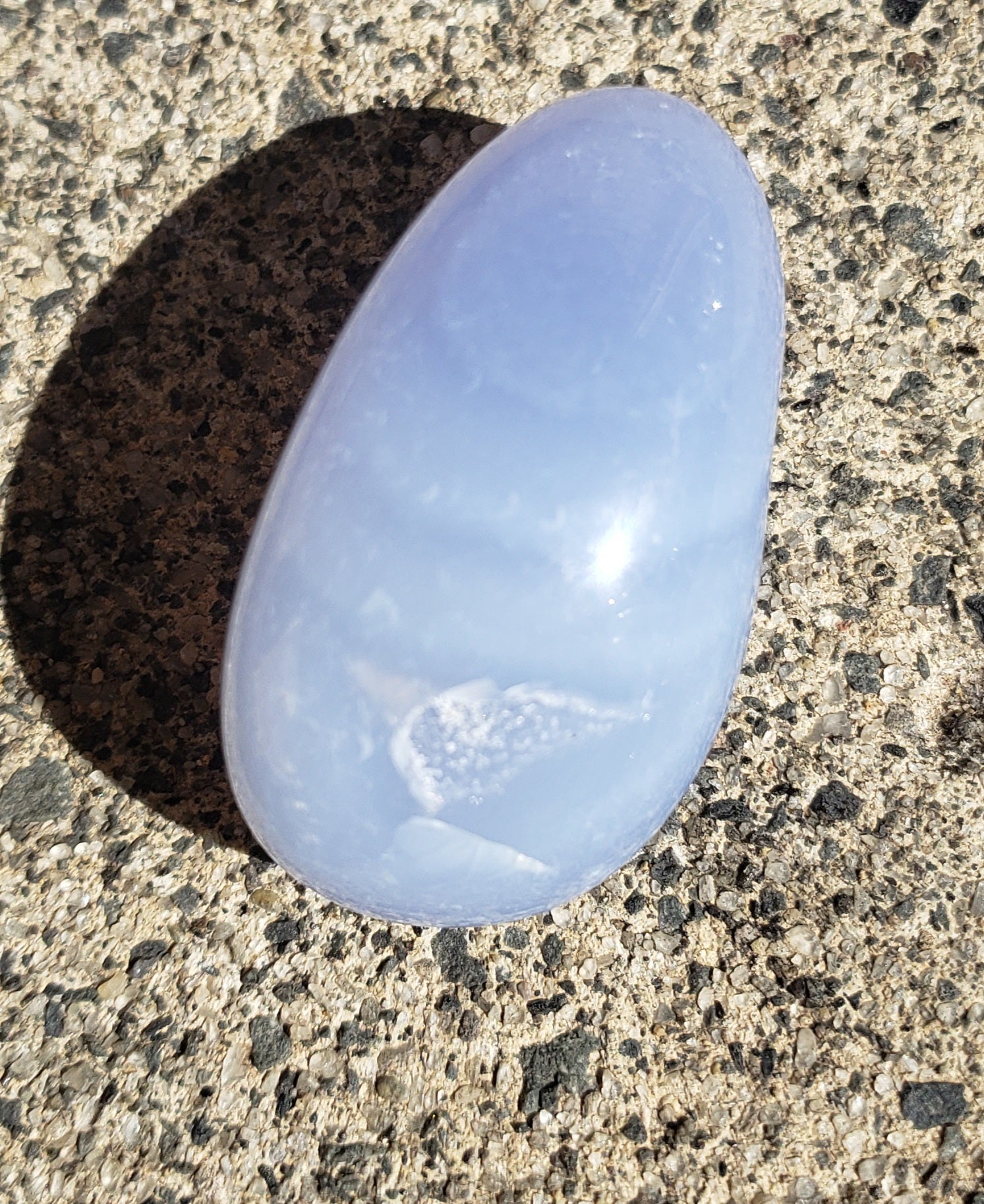 Blue chalcedony with drusy - tumbled - 28grams - Top quality