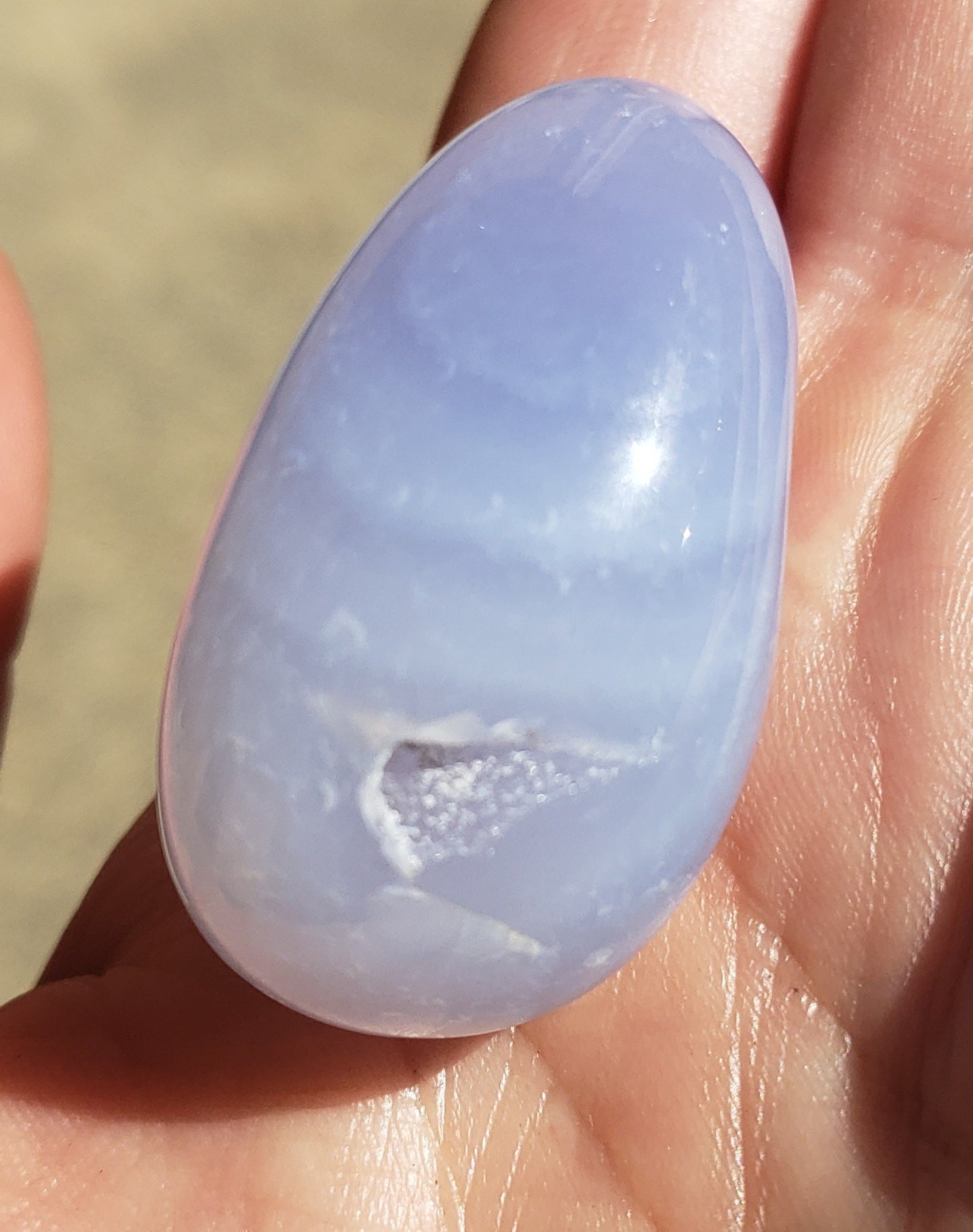 Blue chalcedony with drusy - tumbled - 28grams - Top quality