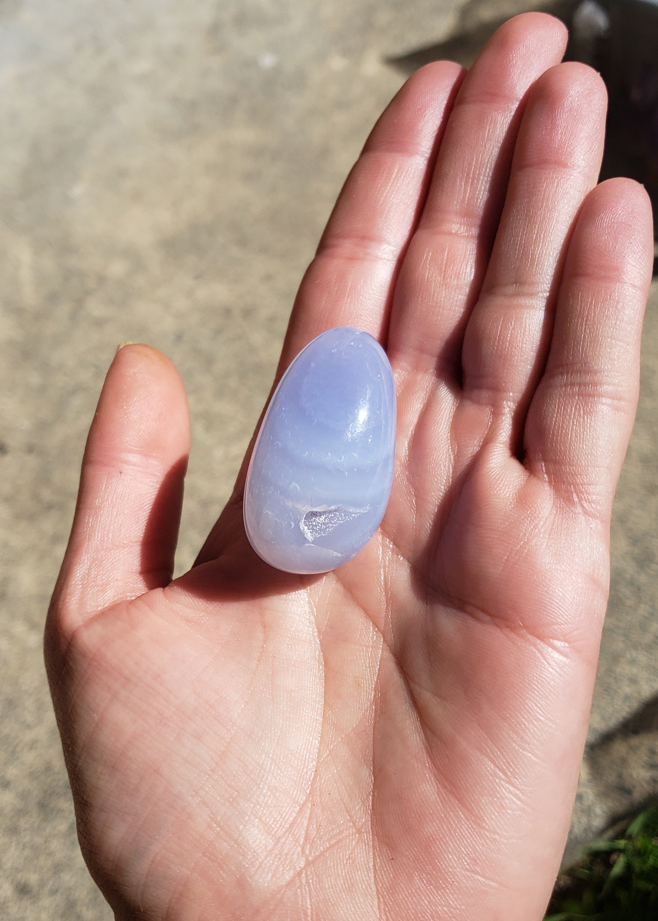 Blue chalcedony with drusy - tumbled - 28grams - Top quality