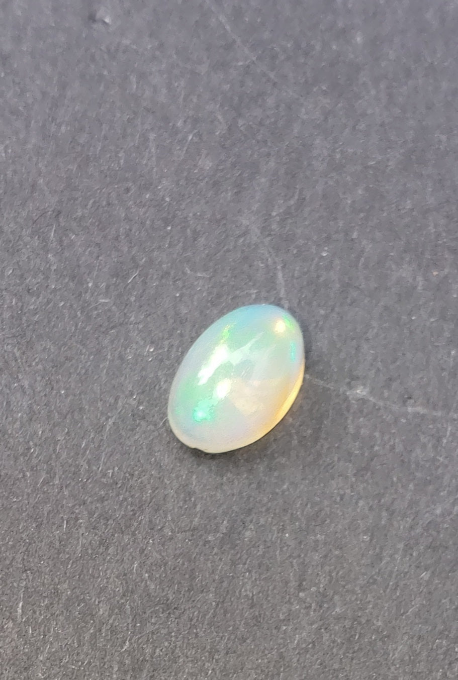 Opal - solid ethiopian opal - 0.3ct