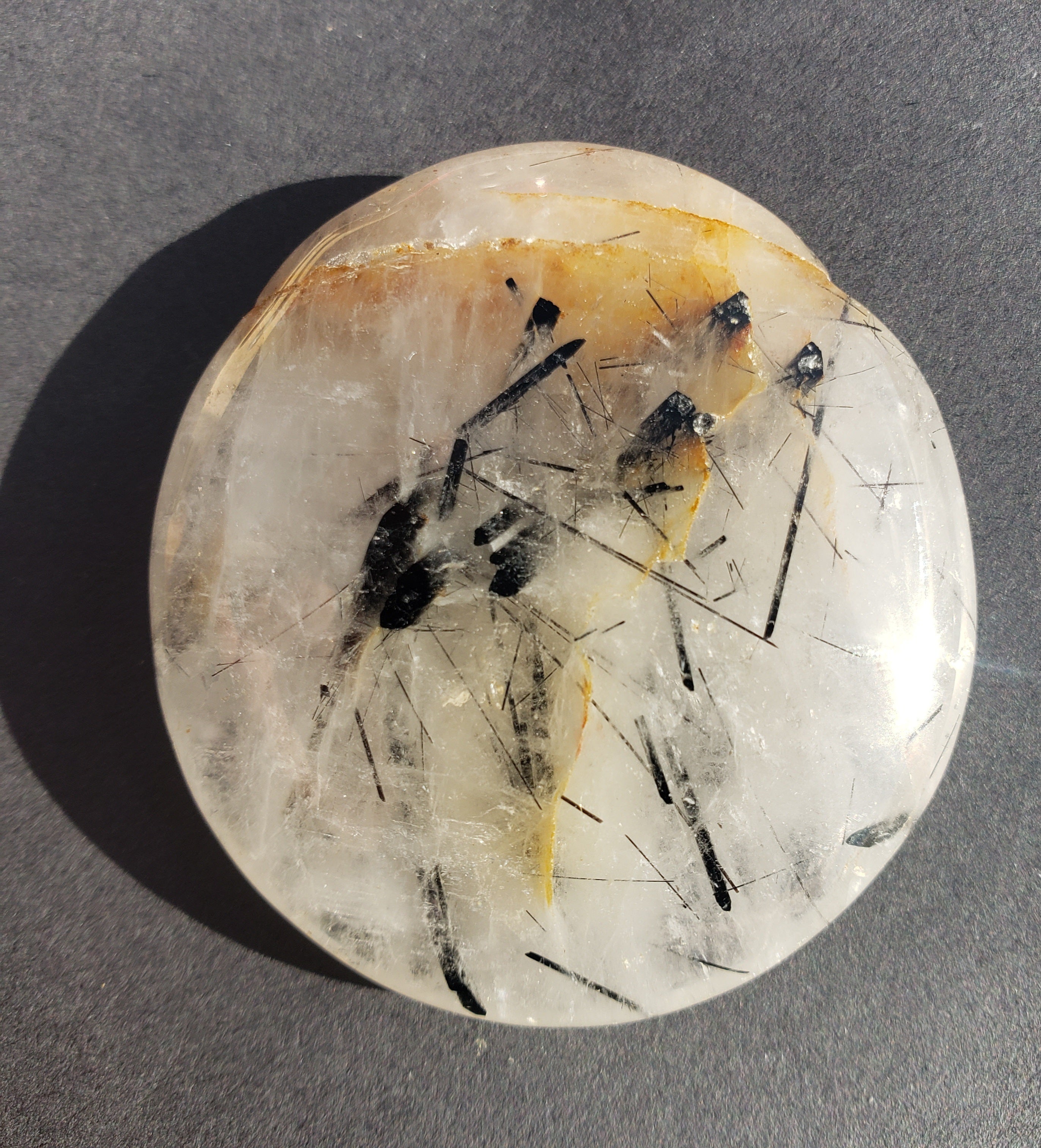 Tourmalinated quartz - Flatstone - 30 grams - ( black tourmaline rutiles in quartz)