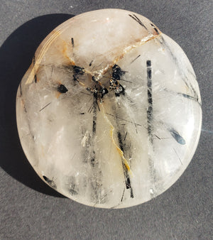 Tourmalinated quartz - Flatstone - 30 grams - ( black tourmaline rutiles in quartz)