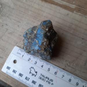 Labradorite  - raw - super flashy - 72grams